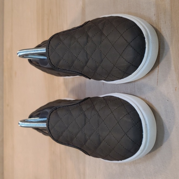 Steve Madden ECNTRCQT Womens Olive Slip On Sneakers - Picture 3 of 10